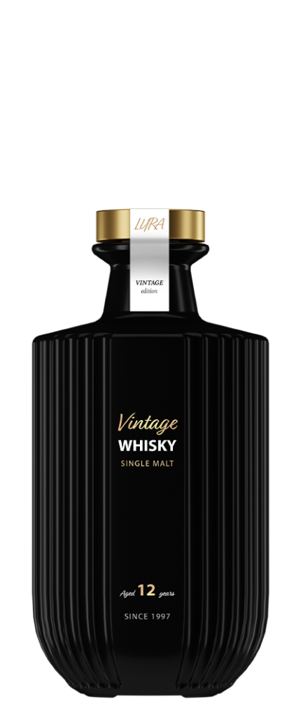 Lyra-vintage-whisky-spraying